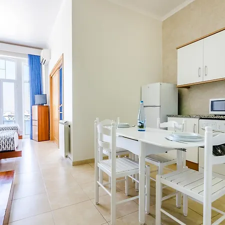 马尔佩尼契公寓